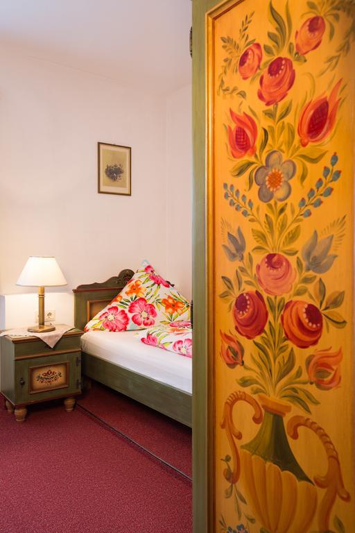 Gasthof Zum Lamm Hotell Garmisch-Partenkirchen Rum bild